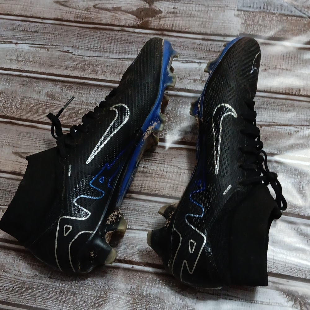 Nike Outdoor Soccer Cleats - Picture 2 of 3